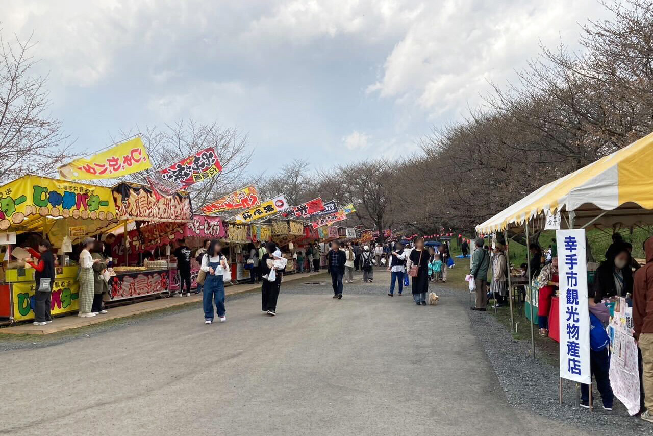 観光物産店と屋台